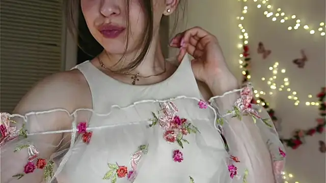 yoyogirlx online show from March 2026 01:38:01 PM