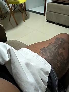 Snapshot of Zepouvinho chatting on March 2026 01:32:02 AM Zepouvinho online show from March 2026 01:32:02 AM