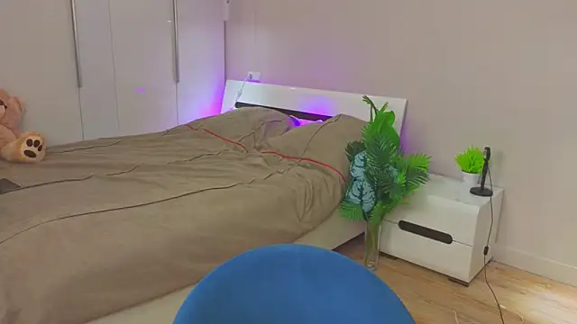 LilyPoetry  online show from November 2025 11:32:02 AM