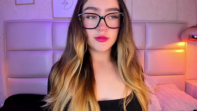 Snapshot of Kate_Winslet_ chatting on December 2025 01:50:02 PM Kate Winslet online show from December 2025 01:50:02 PM