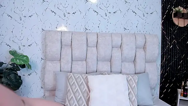 MadisonnLee online show from November 2025 07:13:02 PM