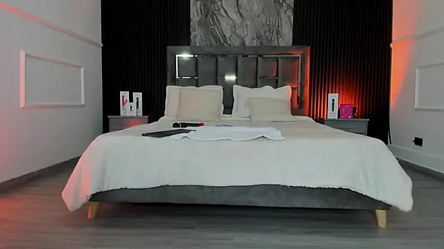 Laureenwells online show from March 2026 07:53:02 PM