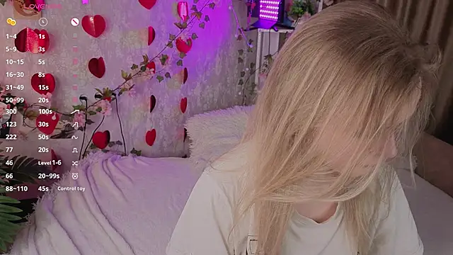 Snapshot of MicheleHonas chatting on February 2026 04:05:02 PM MicheleHonas online show from February 2026 04:05:02 PM