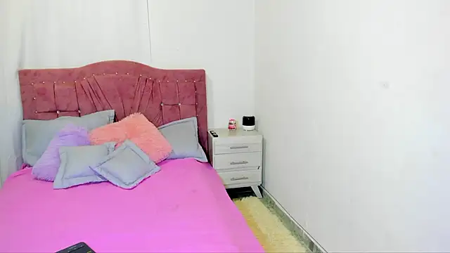 Snapshot of yourlatina_emely chatting on March 2026 08:49:03 PM yourlatina emely online show from March 2026 08:49:03 PM