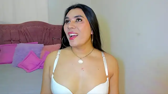 yourlatina emely online show from May 2026 08:03:02 PM