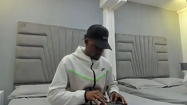 Snapshot of Ethan__OPry chatting on December 2025 04:18:02 AM Ethan OPry online show from December 2025 04:18:02 AM