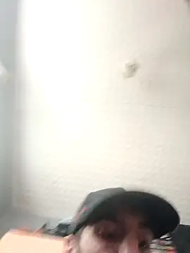 Snapshot of hotguy71000 chatting on March 2026 02:33:02 PM hotguy71000 online show from March 2026 02:33:02 PM