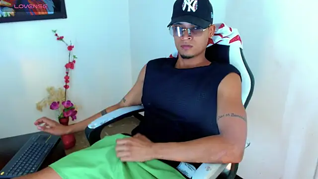 Isaacas  online show from November 2025 12:05:02 PM