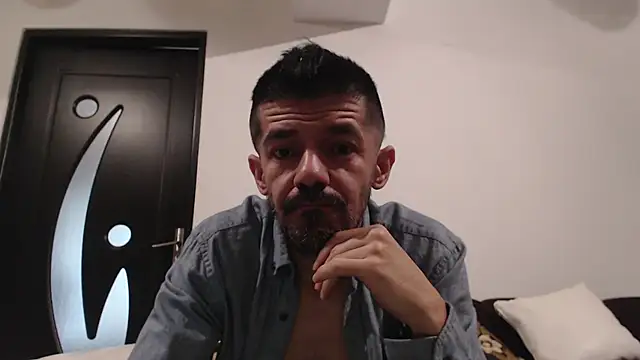 Snapshot of Dale_E chatting on November 2025 06:44:01 AM Dale E online show from November 2025 06:44:01 AM