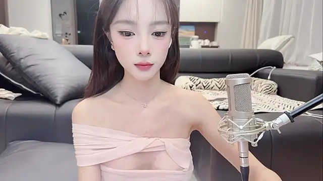 Snapshot of Butterbear chatting on January 2026 12:42:01 PM Butterbear online show from January 2026 12:42:01 PM