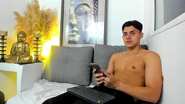 Snapshot of ZeusBrant chatting on May 2026 01:17:02 PM ZeusBrant online show from May 2026 01:17:02 PM