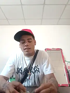 Snapshot of alienbich chatting on November 2025 05:02:02 PM alienbich online show from November 2025 05:02:02 PM