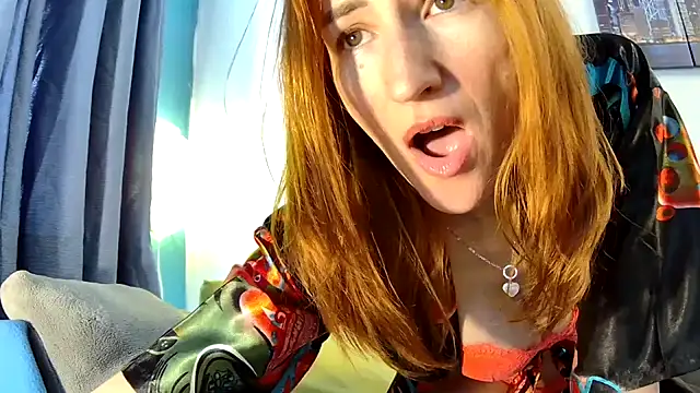 Leila cam18 online show from December 2025 01:40:02 PM