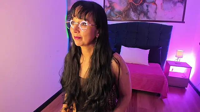 kata leinn online show from November 2025 07:45:02 PM