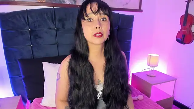 kata leinn online show from November 2025 08:05:01 PM