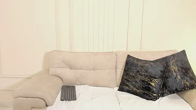 Snapshot of Naomi_Lynn chatting on December 2025 07:55:01 PM Naomi Lynn online show from December 2025 07:55:01 PM