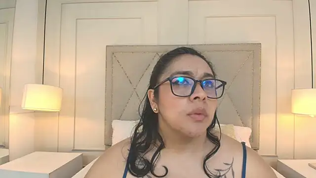 ViickyLee online show from May 2026 02:22:01 PM