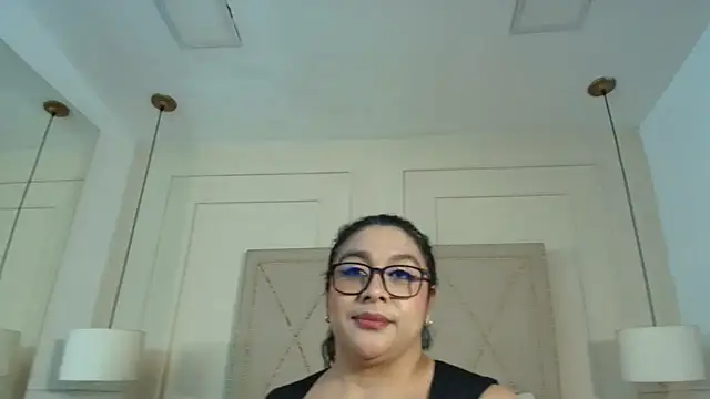 ViickyLee online show from June 2026 12:22:01 PM