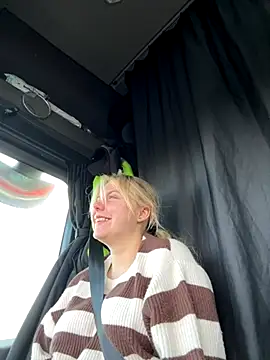 Snapshot of Nallinee chatting on December 2025 11:48:01 AM Nallinee online show from December 2025 11:48:01 AM