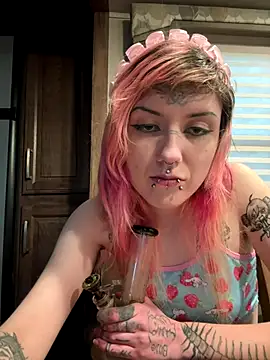 Snapshot of needlefaceUwU chatting on November 2025 11:25:01 PM needlefaceUwU online show from November 2025 11:25:01 PM