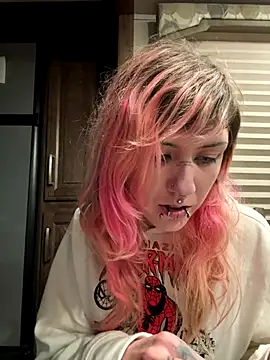 Snapshot of needlefaceUwU chatting on November 2025 01:05:01 AM needlefaceUwU online show from November 2025 01:05:01 AM