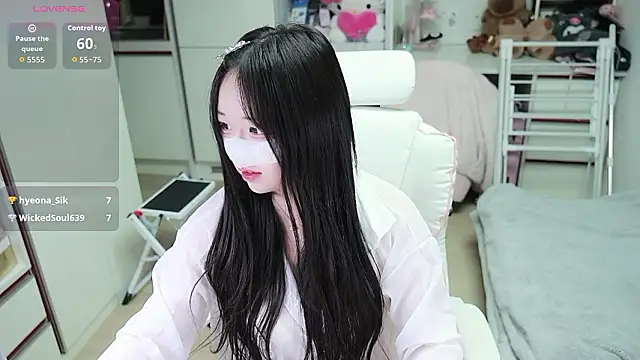 kimhyeona2005 online show from April 2026 12:00:01 PM