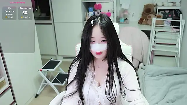 kimhyeona2005 online show from May 2026 12:00:01 PM