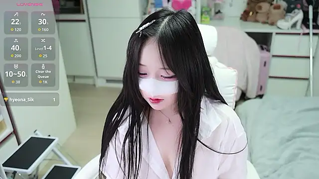 kimhyeona2005 online show from May 2026 11:37:02 AM