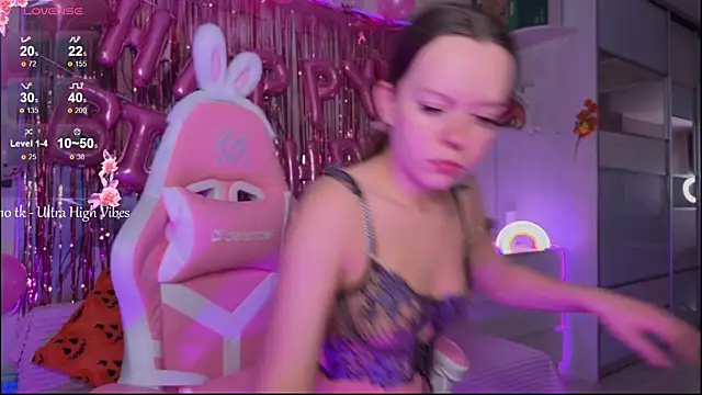 CheekySashaCharm online show from December 2025 03:33:01 AM