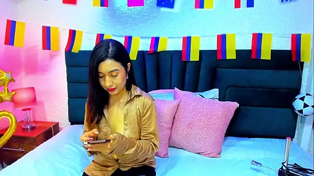 VictoriaRouge  online show from June 2026 10:56:01 PM