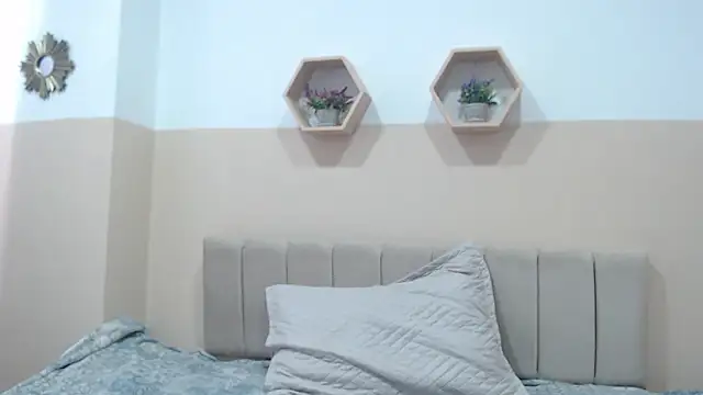 Charlothe 7 online show from April 2026 04:15:02 PM