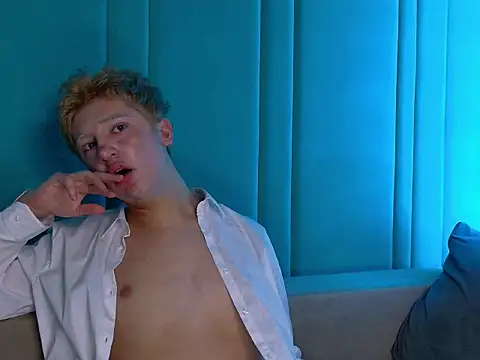 LucasFinister online show from November 2025 06:24:02 PM