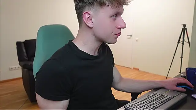 Charles Dreams online show from April 2026 10:41:02 PM