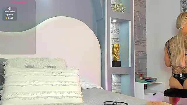 Valentino moretti online show from February 2026 12:10:02 PM