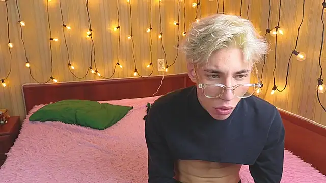 Snapshot of Adrian_Collinss chatting on November 2025 07:45:02 PM Adrian Collinss online show from November 2025 07:45:02 PM