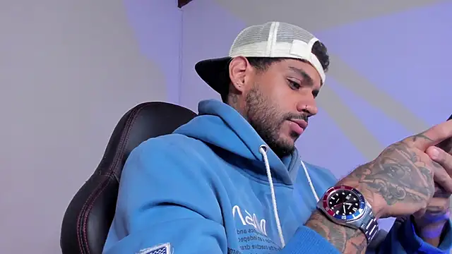 LuigiVitale 1 online show from November 2025 05:52:01 AM