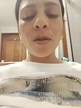 Snapshot of Queen_evaluna chatting on May 2026 11:43:01 PM Queen evaluna online show from May 2026 11:43:01 PM