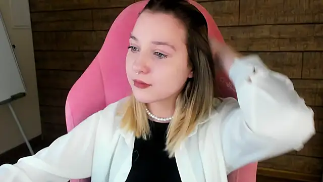 TinnaBurton online show from April 2026 04:26:01 PM