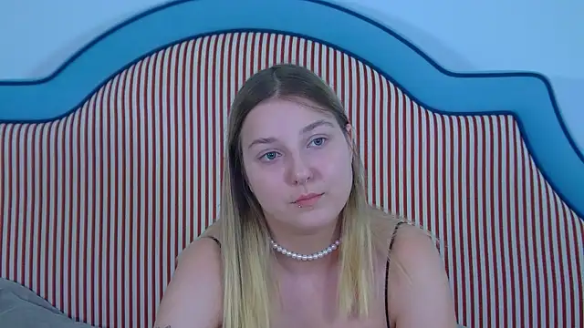 Snapshot of TinnaBurton chatting on August 2026 04:32:01 PM TinnaBurton online show from August 2026 04:32:01 PM