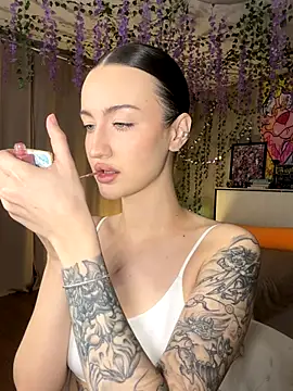 that eva online show from November 2025 06:06:02 AM