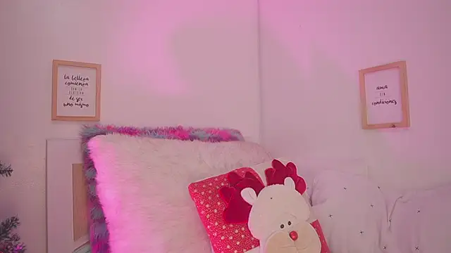 Snapshot of Enola_Holmes_ chatting on December 2025 12:32:01 PM Enola Holmes online show from December 2025 12:32:01 PM