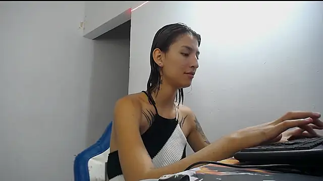 Snapshot of Hot_play18 chatting on February 2026 09:33:01 PM Hot play18 online show from February 2026 09:33:01 PM