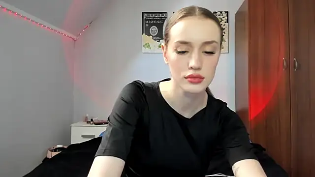 tinyglow online show from January 2026 08:32:01 PM