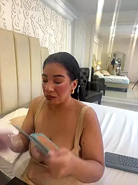 IvannaClaire online show from December 2025 12:33:02 PM