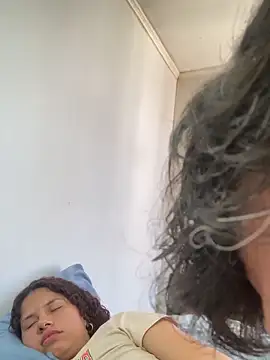 Snapshot of EmilyCm chatting on November 2025 06:17:01 PM EmilyCm online show from November 2025 06:17:01 PM