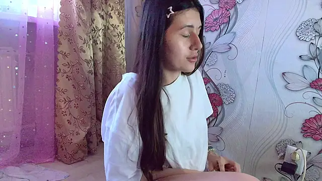 Snapshot of KristinaScott chatting on November 2025 12:29:02 PM KristinaScott online show from November 2025 12:29:02 PM