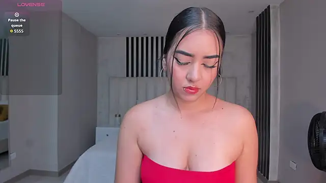 Snapshot of SophieLanne chatting on November 2025 11:31:01 PM SophieLanne online show from November 2025 11:31:01 PM