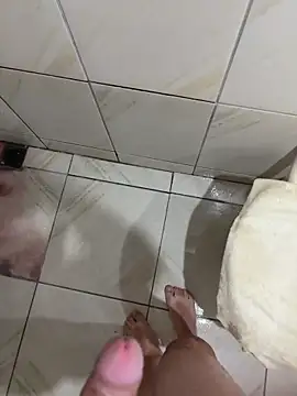 Snapshot of Reidelas20255 chatting on November 2025 10:14:02 PM Reidelas20255 online show from November 2025 10:14:02 PM