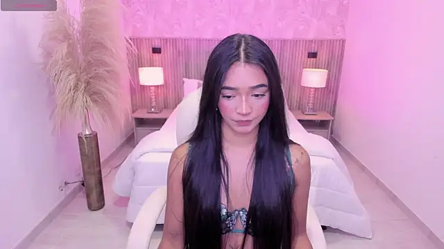 Snapshot of kylie_collins chatting on June 2026 03:19:02 AM kylie collins online show from June 2026 03:19:02 AM
