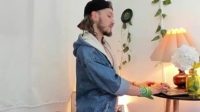 AngelDamianArt online show from February 2026 07:18:01 PM